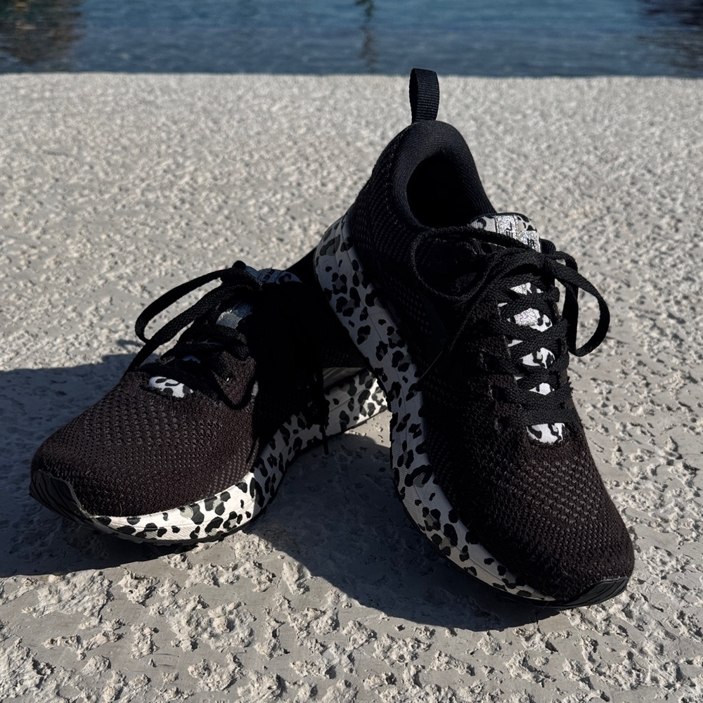 Brooks Women's Sneakers - Revel 5